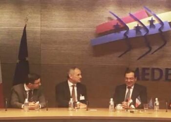 وزير البترول يبحث فرص التوسع بمجال الغاز الطبيعي مع “اكسنس” الفرنسية