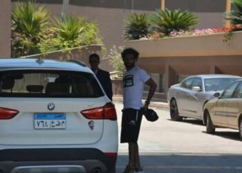 حارس وسيارة خاصة لمحمد صلاح في معسكر الفراعنة