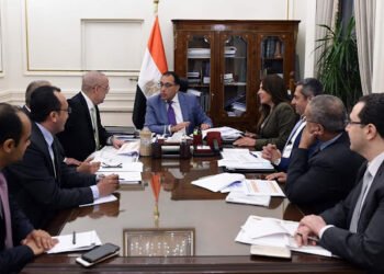 تلبية لطلبات المواطنين والشركات:  رئيس الوزراء يتابع مع وزير الإسكان خطة طرح الأراضى والوحدات...