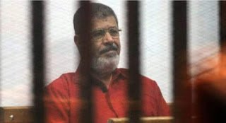 وفاة الرئيس  الأسبق محمد مرسي العياط أثناء حضوره محاكمته في التخابر
