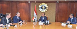 وزير التجارة  الصناعة يبحث مع وفد شركة تونجسرام المجرية الاستثمار بالسوق المصرى
