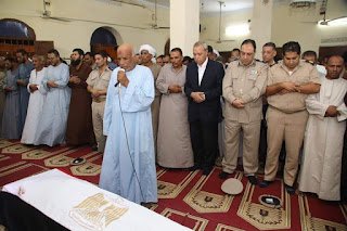محافظ قنا يشيع جثامين شهداء الشرطة بمسقط رأسهم