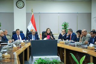 وزيرا التخطيط والتنمية المحلية يستعرضان الموقف التنفيذي للقرض المخصص للمشروعات التنموية بمحافظتي قنا وسوهاج بمجلس...