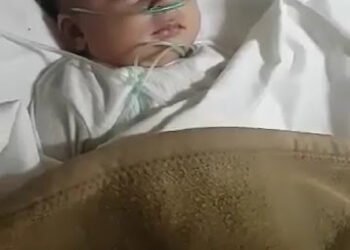 بالفديو .ولدةطفل مريض بسرطان الرئة “بين الحياة والموت” وأسرته تطالب بعلاجه بمستشفي 57357