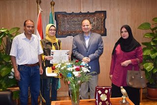 محافظ الفيوم يُكرم الطالبة هبة لحصولها على المركز الثاني على مستوي الجمهورية فى الثانوية العامة
