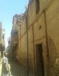 استغاثه إلى محافظ سوهاج عمود كهرباء مائل يهدد حياة المواطنين بنجع مناع