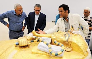 وزير الآثار يشهد وصول ١٠ قطع من مركب خوفو الثانية إلى المتحف المصري.. (صور)