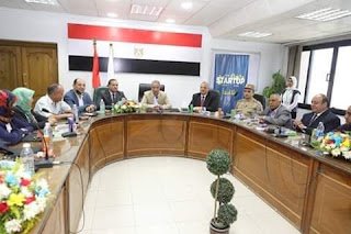 محافظ سوهاج يدعم “يلا نبدأ”.. ويوزع هدايا على الأطفال الأيتام
