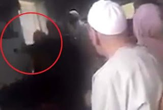 شاهد.. ممرضة تضرب المرضى بـالشبشب في عيادات التأمين الصحي بالبحيرة.. وقرار بوقفها