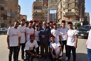 محافظ الفيوم يشارك الطلاب مشروع الخدمة العامة
