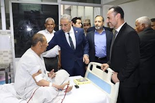 بالصور..محافظ سوهاج ووكيل الصحه يشاركان المرضى فرحتهم بالعيد