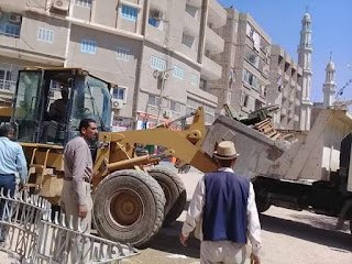 ضبط “جرار” يلقي مخلفات مباني بالنيل فى سوهاج