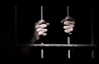 محاوله هروب مسجون اثناء ترحيله ومقاومه حمله الترحيلات واصابته بجروح