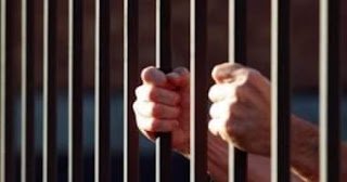 فلاح يقيد ابنتيه بسلاسل حديدية والاعتداء عليهم بالضرب واحدث اصابات بالغه