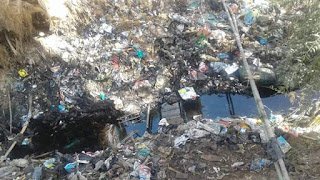 مواطن يشكو من تراكم القمامة في ترعة نجع العمارات بأخميم.. (صور)