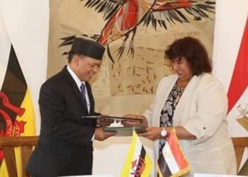 وزير ثقافة بروناي يؤكد حرصه على متابعة الإبداع المصري