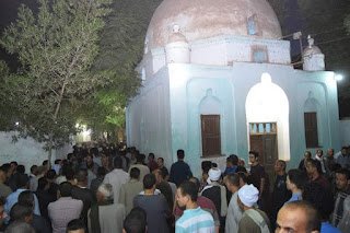 بالدموع والأحزان.. أهالي قلفاو بسوهاج يودعون جثمان شهيد حادث معهد الأورام.. (صور)
