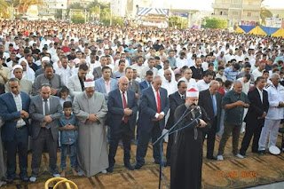 محافظ الفيوم يؤدي صلاة عيد الأضحى بمسجد ناصر الكبير (صور)