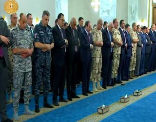 السيسي يؤدي صلاة عيد الأضحى بمسجد الماسة بالعلمين