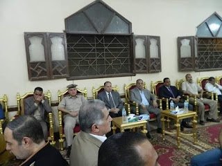 محافظ الفيوم ومدير الأمن يقدمان العزاء في نائب رئيس تحرير جريدة الجمهورية