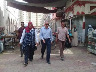 السكرتير العام والمرأة الحديدية بسوهاج يتفقدان مناطق حي غرب