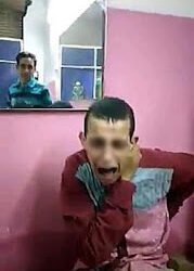 بالفيديو.. ضرب شاب معاق في صالون حلاقة بالشرقية