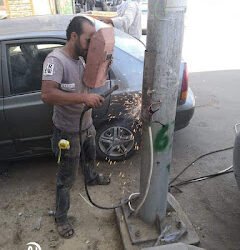 بالصور.. صيانة أعمدة الإنارة بالكورنيش الغربي بسوهاج