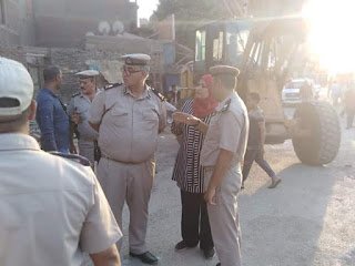بالصور.. حملة مكبرة لرفع الإشغالات بحي غرب سوهاج