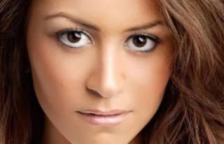 منة شلبي ترد على شائعة ارتباطها عبر تويتر