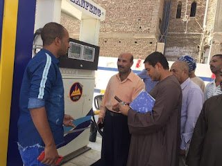 ضبط محطة وقود تبيع المواد البترولية بأسعار أعلى من الأسعار الرسمية بسوهاج
