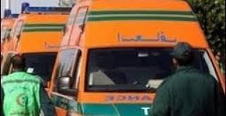 بالفيديو.. سائق يصدم شخصين محاولا تجاوز السيارات بالفيوم