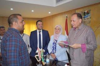 محافظ الفيوم يسلم عددا من المشروعات للأسر الأولى بالرعاية