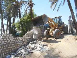 إزالة 44 حالة تعد وبناء مخالف خلال أسبوع بسوهاج