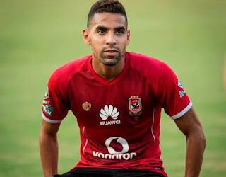 لاعبو الأهلي يساندون مؤمن زكريا في إصابته