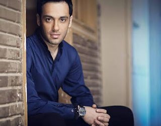 رامي جمال حزنا على وفاة والد زوجته: الرجل عزيز جدا على قلبي