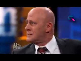 لقطات مؤثرة لأب يشاهد ابنه لأول مرة متحولا جنسيا