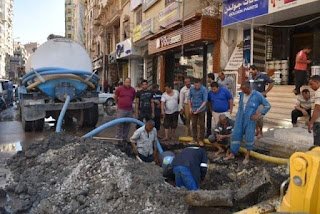 بالصور.. إصلاح كسر مفاجئ بخط مياه بشارع النبوي المهندس بالفيوم