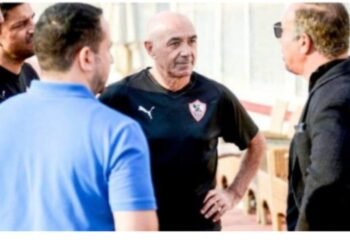 أيمن يونس يُهنئ اللاعبين بعد الفوز على سموحة
