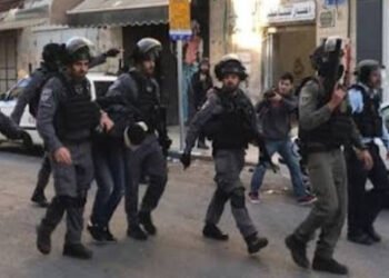 اعتقال 11 مواطن من قبل الاحتلال