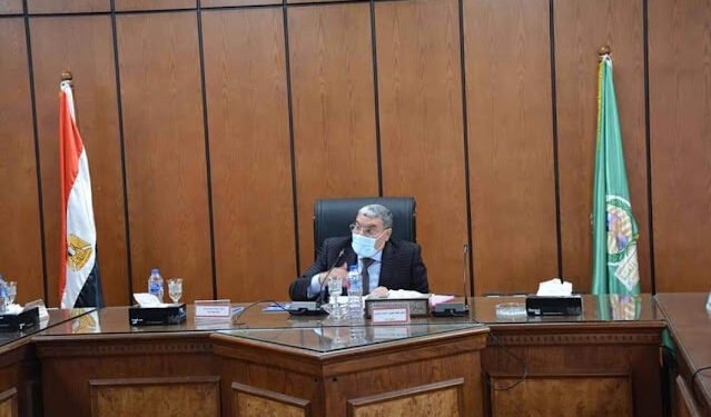 محافظ المنيا يوجه برفع درجة الاستعداد وتفعيل غرفة...