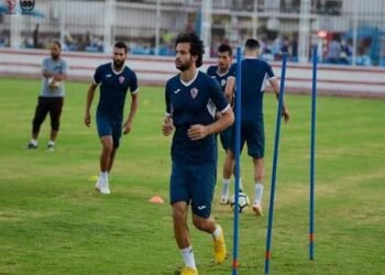 تقسيمة بين فريقين بقيادة طاقم تحكيم