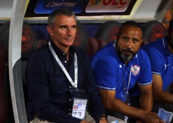 أمير عبد العزيز يؤازر لاعبي الزمالك في التدريب
