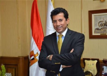 أشرف صبحي يُكرم لجنة الزمالك القضائية المؤقته