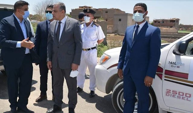 محافظ سوهاج يتفقد أعمال الرصف بمشروع تطوير ورفع...