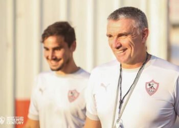 مران الزمالك .. كارتيرون يعقد جلسة مع معاونيه