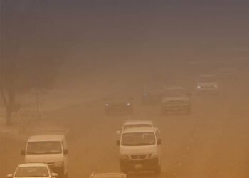 بتهمة الإساءة للكويت القبض على مقيم مصري انتقد سوء الأحوال الجوية