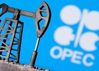 هبوط حاد في سوق النفط العالمي بنسبة 6 % بسبب تتزايد الإصابات بكوفيد -19 حول...