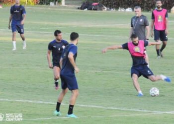  مران الزمالك.. كارتيرون يعقد جلسة مع اللاعبين