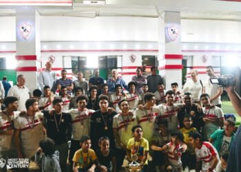 مرتضى منصور يستقبل يد الزمالك 2004 ويهنئ اللاعبين على اللقب