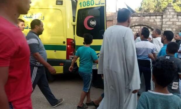 مصرع 4 أشقاء صعقا بالكهرباء أثناء ريهم أرض...